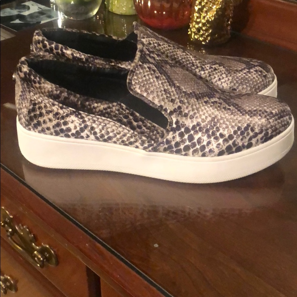 Steve Madden flatforms